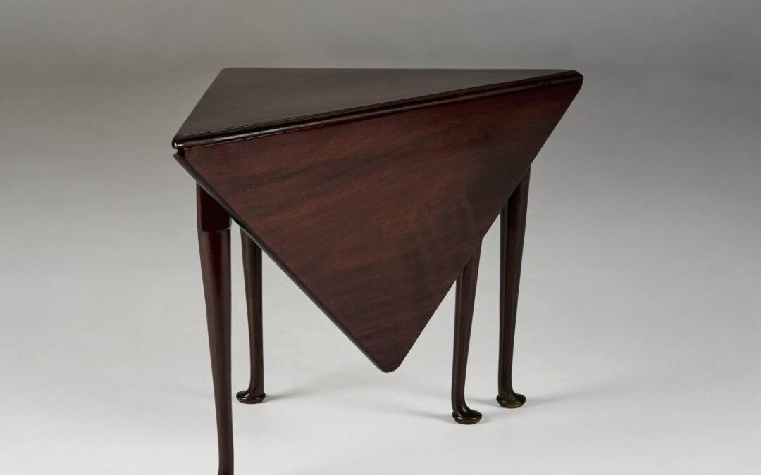 Virginia Corner Table